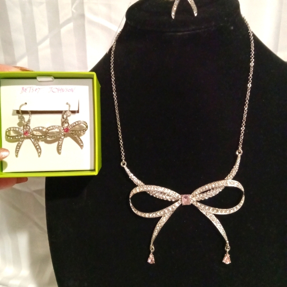 Betsey johnson Bow collection set
